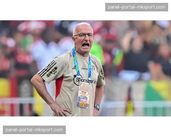 巴西足协宣布，多里瓦尔将留任国家队主帅，带队至2026年世界杯