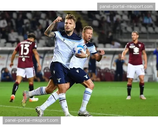 特写：前意甲金靴因莫比莱训练中指导拉齐奥青年队前锋